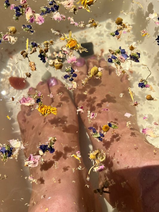 Lioness Aromatics Feet Love Flowers botanical foot bath